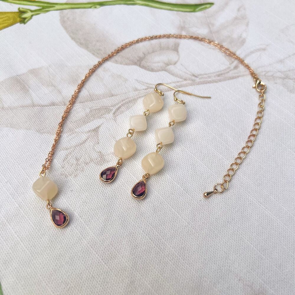 Garnet Wine Red Crystal Glass Cream Moonstone Agate Style Casual Fun Jewelry Set - Picture 7 of 7